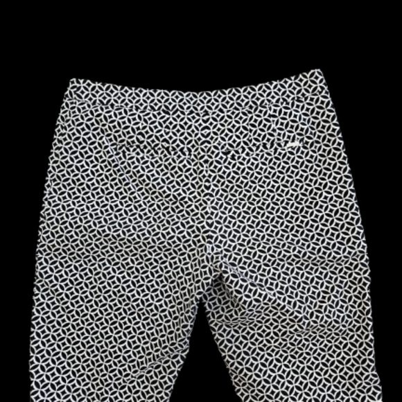 NWOT White House Black Market Geometric print Bermuda Womans Short - Picture 5 of 5